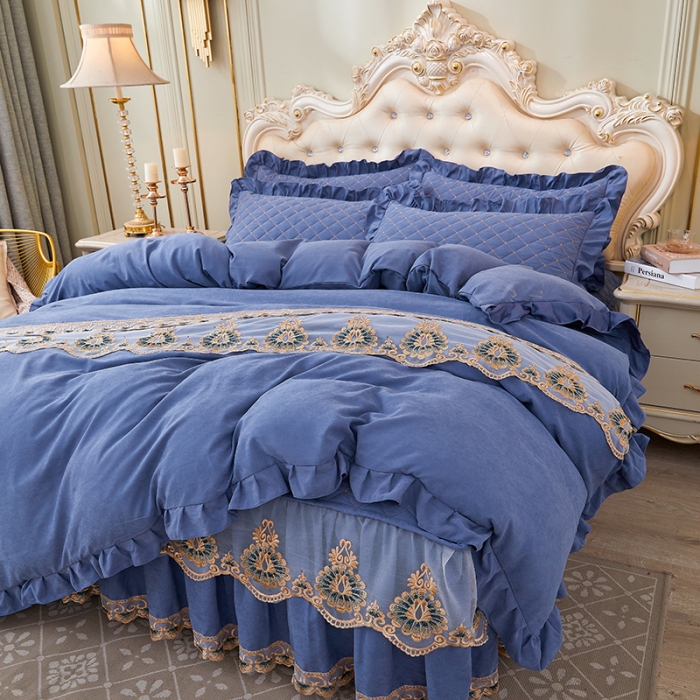 91家纺网 家纺一手货源 找家纺 屹成家纺 2024新款天竺棉夹棉床裙四件套 格调蓝