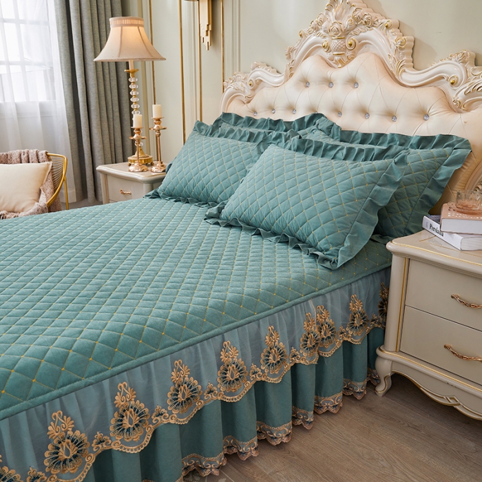 91家纺网 家纺一手货源 找家纺 屹成家纺 2024新款天竺棉夹棉床裙 孔雀绿