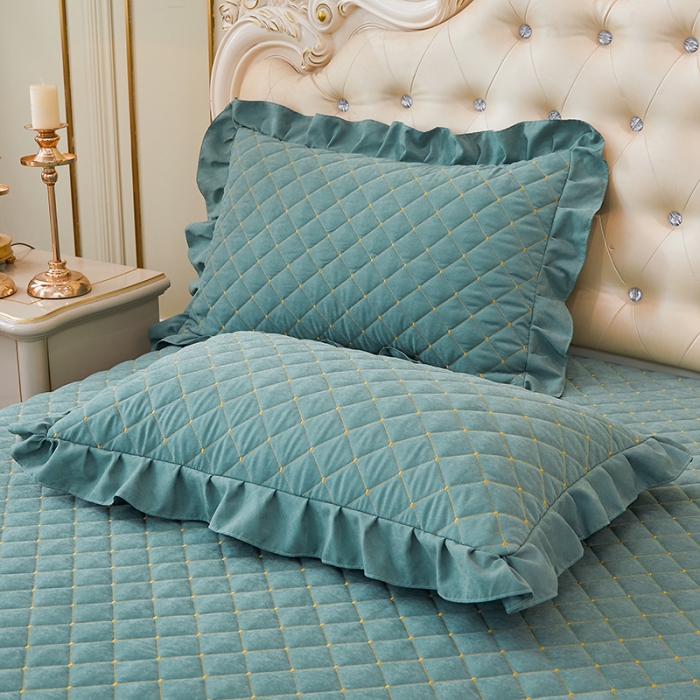 91家纺网 家纺一手货源 找家纺 屹成家纺 2024新款天竺棉夹棉床裙 孔雀绿