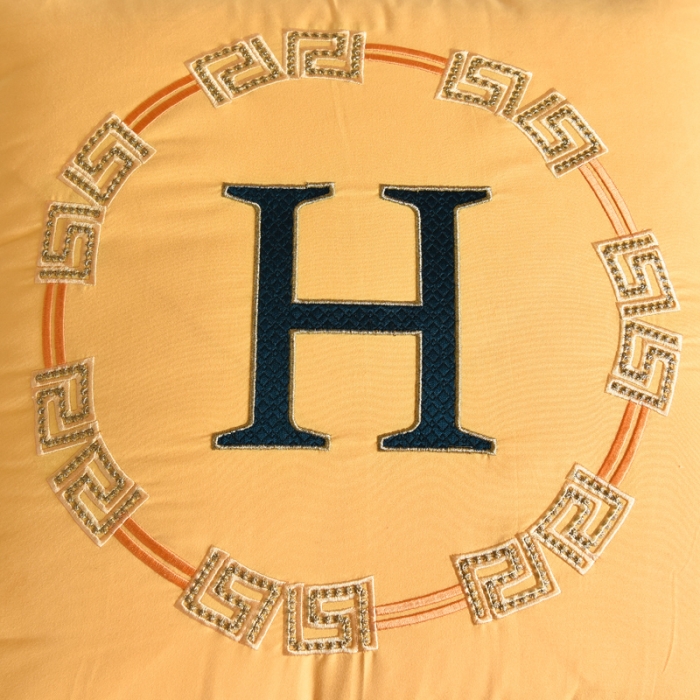 91家纺网 家纺一手货源 找家纺 （总）阳光依佰抱枕被 2022新款磨毛回纹刺绣靠枕靠垫抱枕被