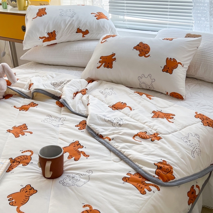 91家纺网 家纺一手货源 找家纺 昔可 2022新款包边牛奶丝针织夏被 橙色小老虎