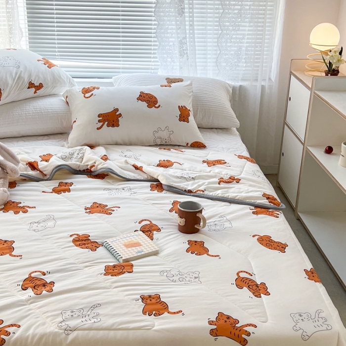 91家纺网 家纺一手货源 找家纺 昔可 2022新款包边牛奶丝针织夏被 橙色小老虎