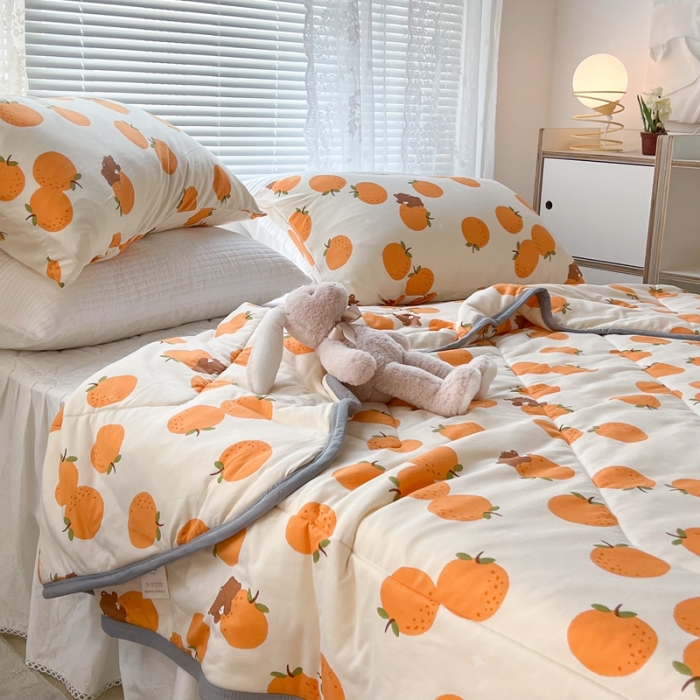 91家纺网 家纺一手货源 找家纺 昔可 2022新款包边牛奶丝针织夏被 橙味小熊