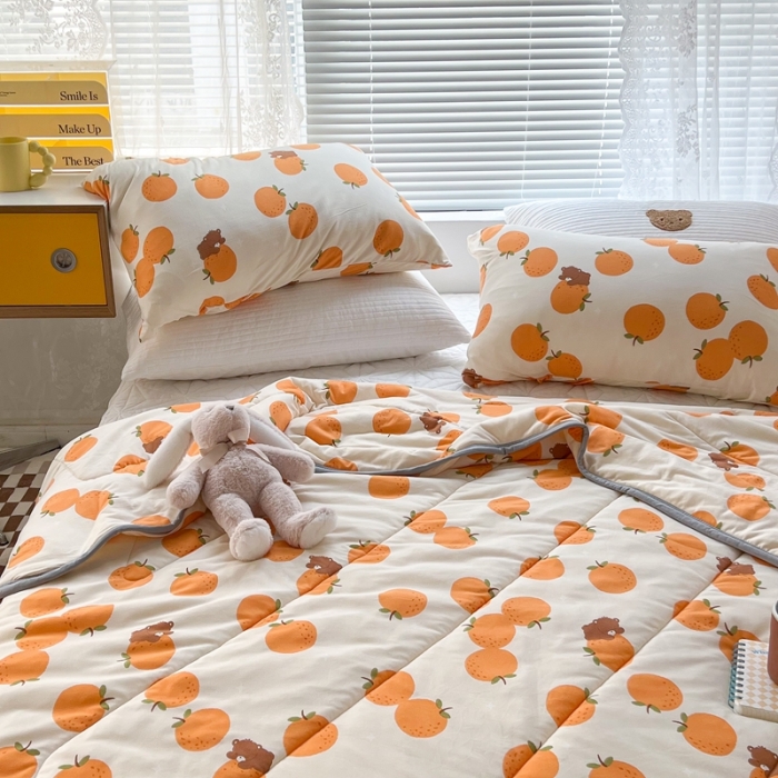 91家纺网 家纺一手货源 找家纺 昔可 2022新款包边牛奶丝针织夏被 橙味小熊