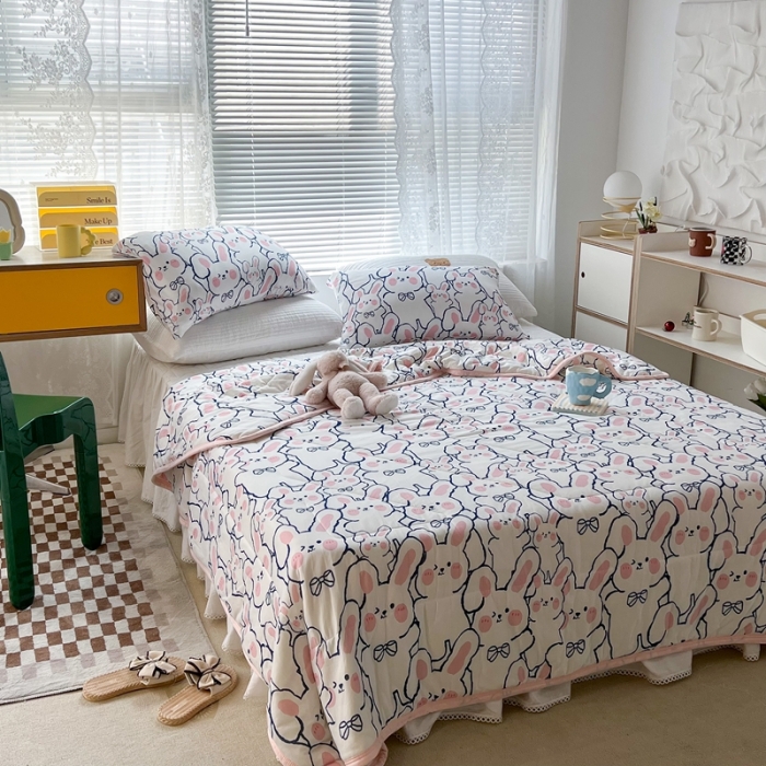 91家纺网 家纺一手货源 找家纺 昔可 2022新款包边牛奶丝针织夏被 粉粉兔