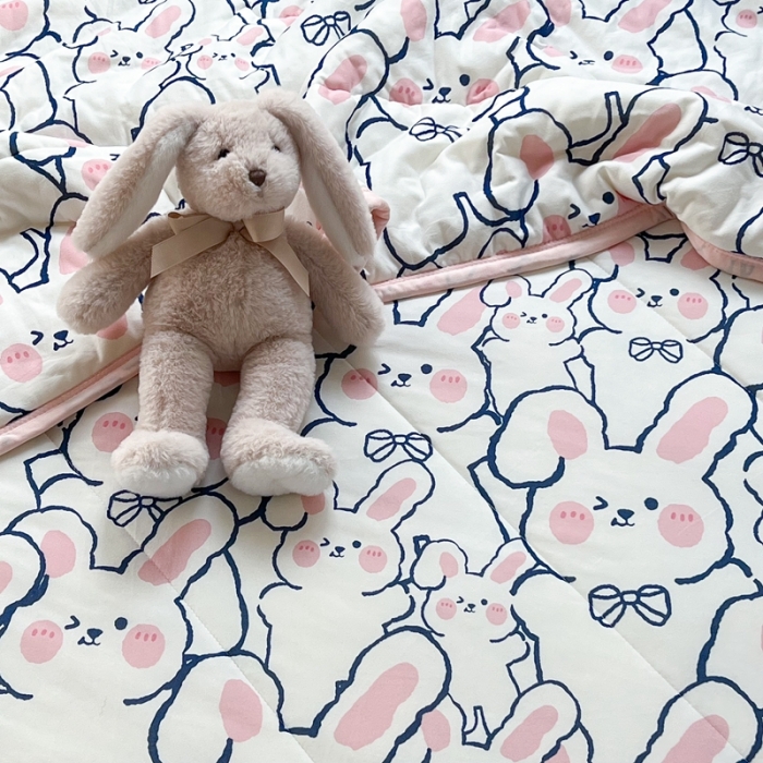 91家纺网 家纺一手货源 找家纺 昔可 2022新款包边牛奶丝针织夏被 粉粉兔