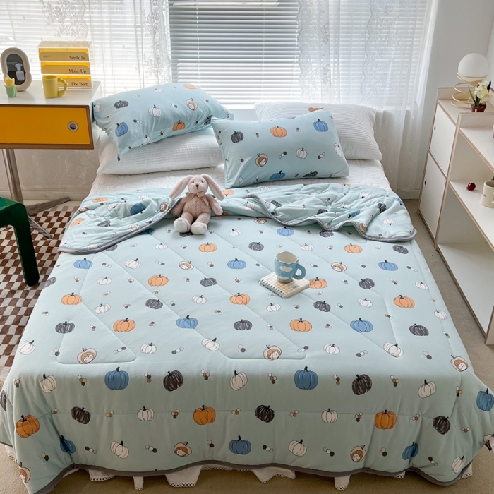 91家纺网 家纺一手货源 找家纺 昔可 2022新款包边牛奶丝针织夏被 蓝底南瓜