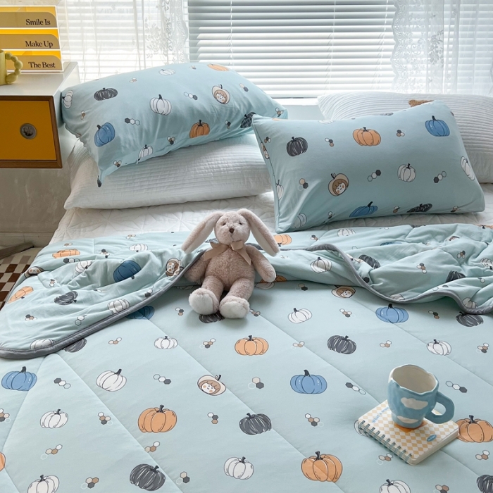 91家纺网 家纺一手货源 找家纺 昔可 2022新款包边牛奶丝针织夏被 蓝底南瓜