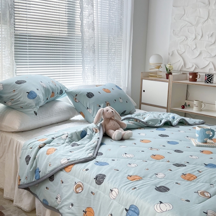 91家纺网 家纺一手货源 找家纺 昔可 2022新款包边牛奶丝针织夏被 蓝底南瓜