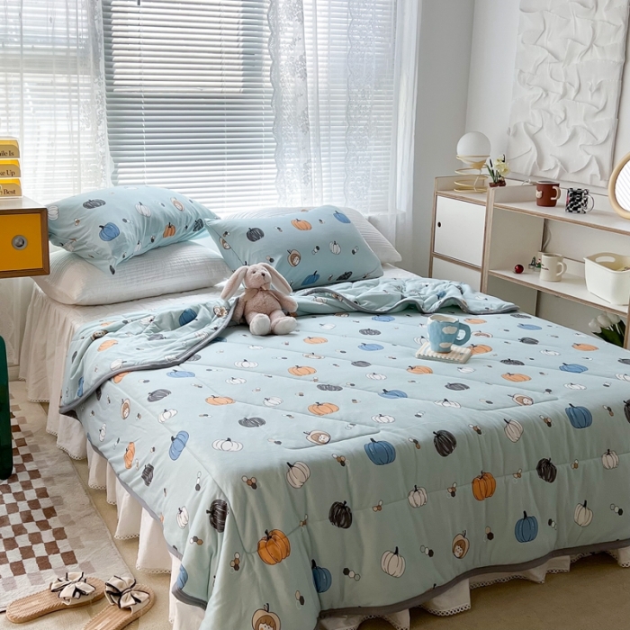 91家纺网 家纺一手货源 找家纺 昔可 2022新款包边牛奶丝针织夏被 蓝底南瓜