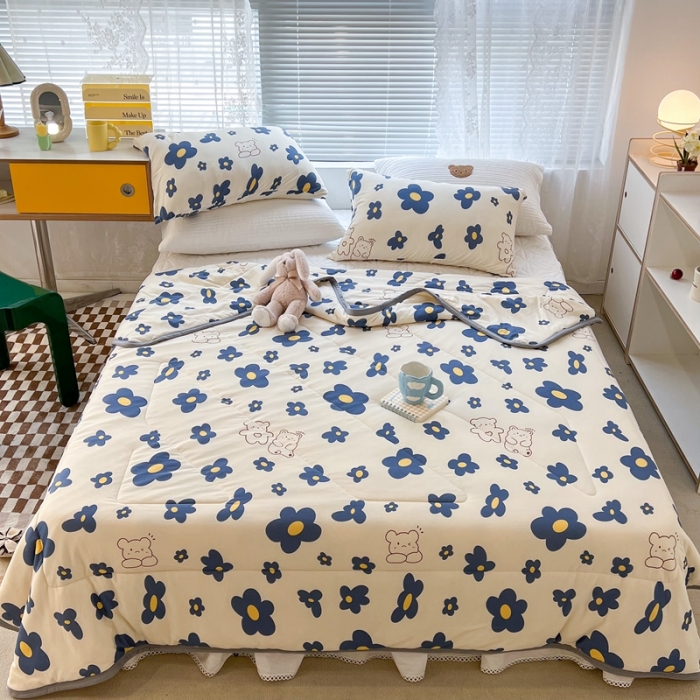 91家纺网 家纺一手货源 找家纺 昔可 2022新款包边牛奶丝针织夏被 蓝花熊