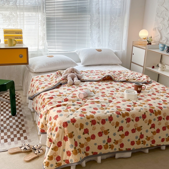 91家纺网 家纺一手货源 找家纺 昔可 2022新款包边牛奶丝针织夏被 夏日玫瑰