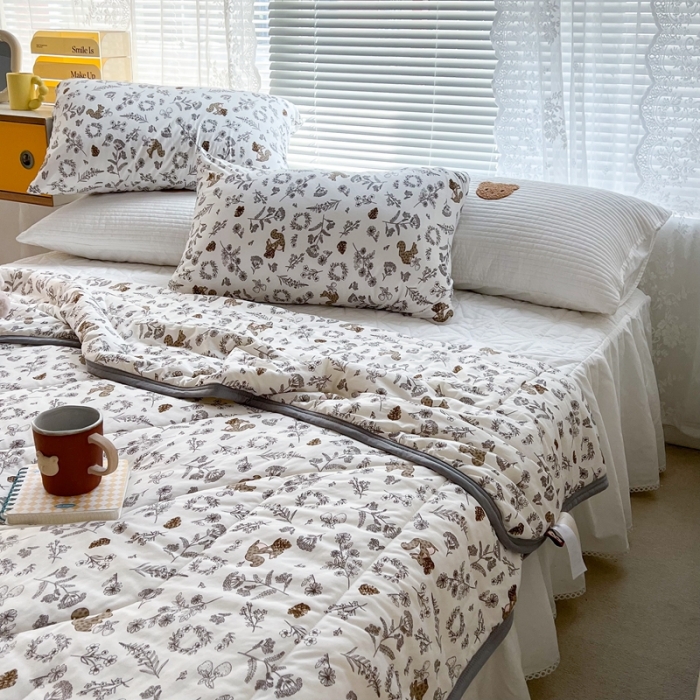 91家纺网 家纺一手货源 找家纺 昔可 2022新款包边牛奶丝针织夏被 小松鼠