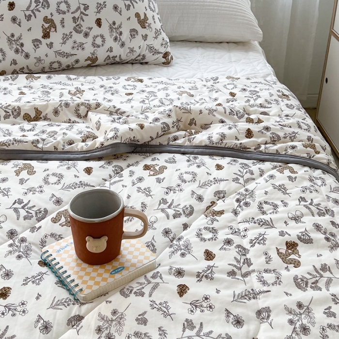 91家纺网 家纺一手货源 找家纺 昔可 2022新款包边牛奶丝针织夏被 小松鼠