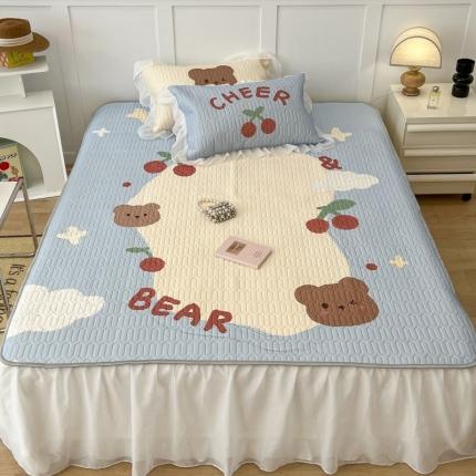 91家纺网 家纺一手货源 找家纺 昔可 2022新款ins风小清新床裙款乳胶凉席三件套 床裙款-画框樱桃熊