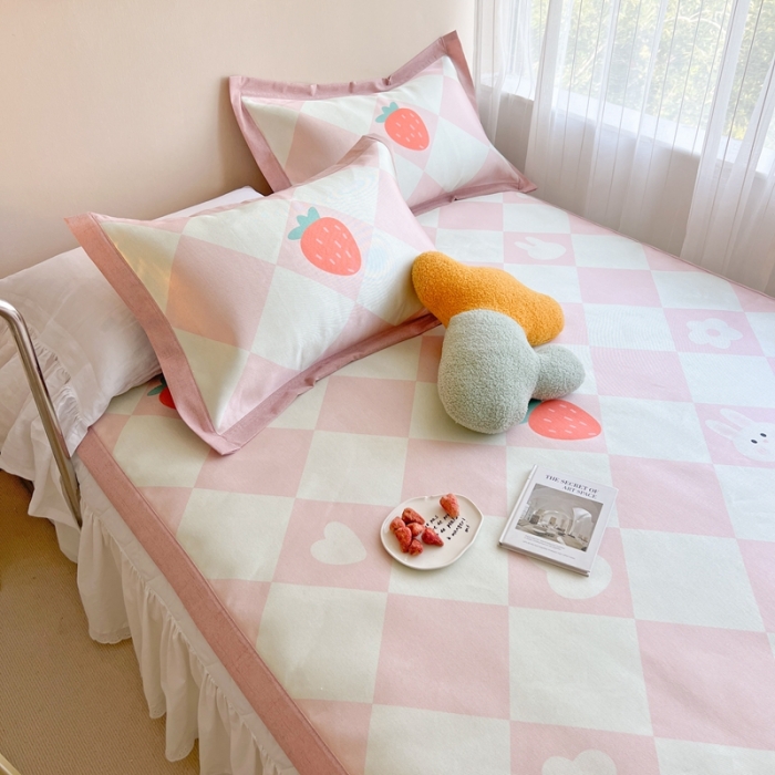 91家纺网 家纺一手货源 找家纺 时年 2022新款全工艺环保数码印花高品质水洗冰丝凉席 草莓兔