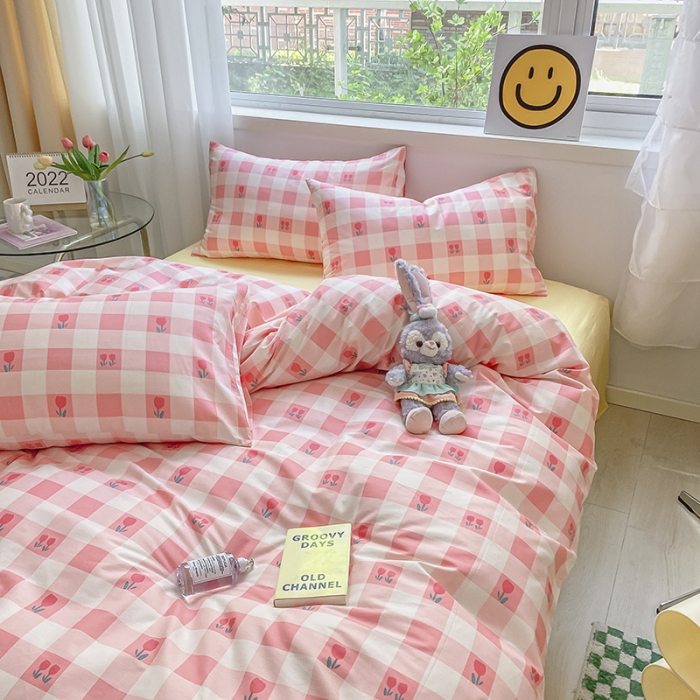 91家纺网 家纺一手货源 找家纺 桃子家居 2022新款ins小清新奶油卡通纯棉系列四件套 格子小花