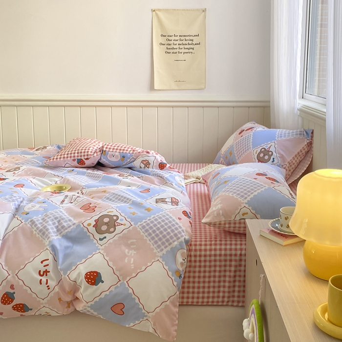 91家纺网 家纺一手货源 找家纺 桃子家居 2022新款ins小清新奶油卡通纯棉系列四件套 格子小熊小兔