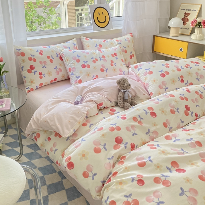 91家纺网 家纺一手货源 找家纺 桃子家居 2022新款ins小清新奶油卡通纯棉系列四件套 花朵小樱桃