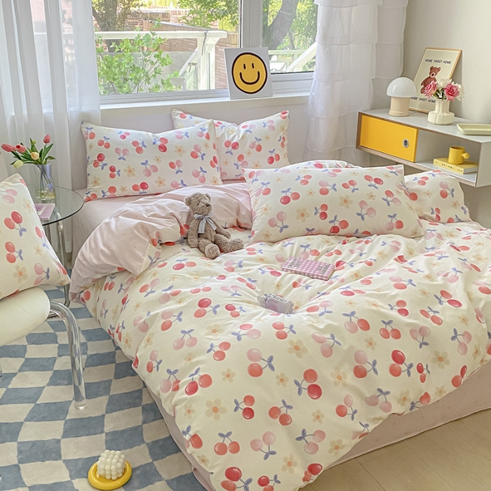 91家纺网 家纺一手货源 找家纺 桃子家居 2022新款ins小清新奶油卡通纯棉系列四件套 花朵小樱桃