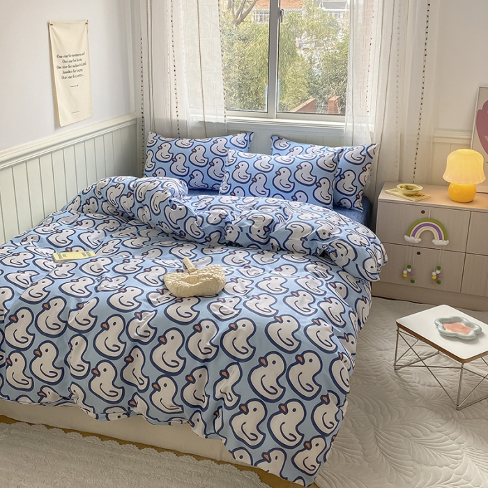 91家纺网 家纺一手货源 找家纺 桃子家居 2022新款ins小清新奶油卡通纯棉系列四件套 蓝色多多鸭