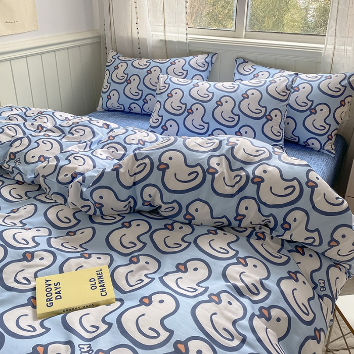 91家纺网 家纺一手货源 找家纺 桃子家居 2022新款ins小清新奶油卡通纯棉系列四件套 蓝色多多鸭