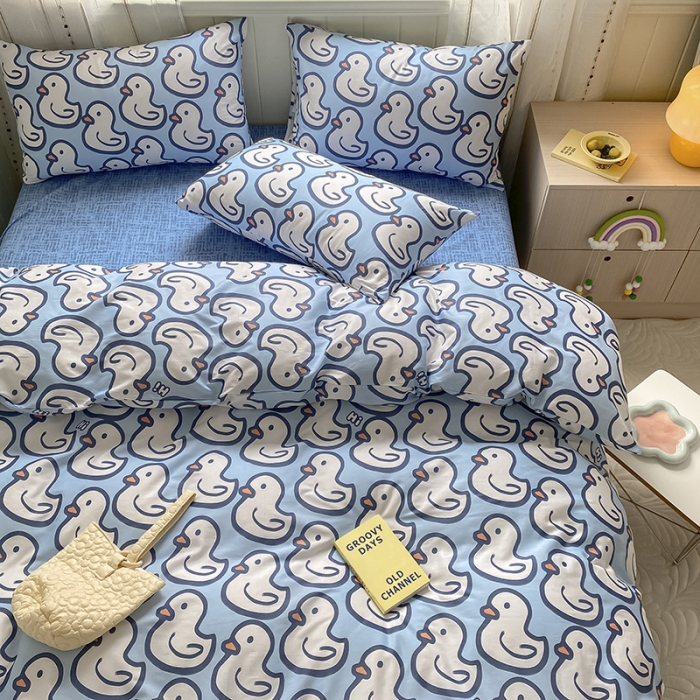 91家纺网 家纺一手货源 找家纺 桃子家居 2022新款ins小清新奶油卡通纯棉系列四件套 蓝色多多鸭