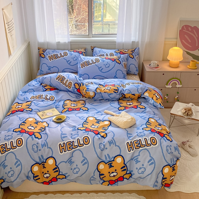 91家纺网 家纺一手货源 找家纺 桃子家居 2022新款ins小清新奶油卡通纯棉系列四件套 蓝色虎先森