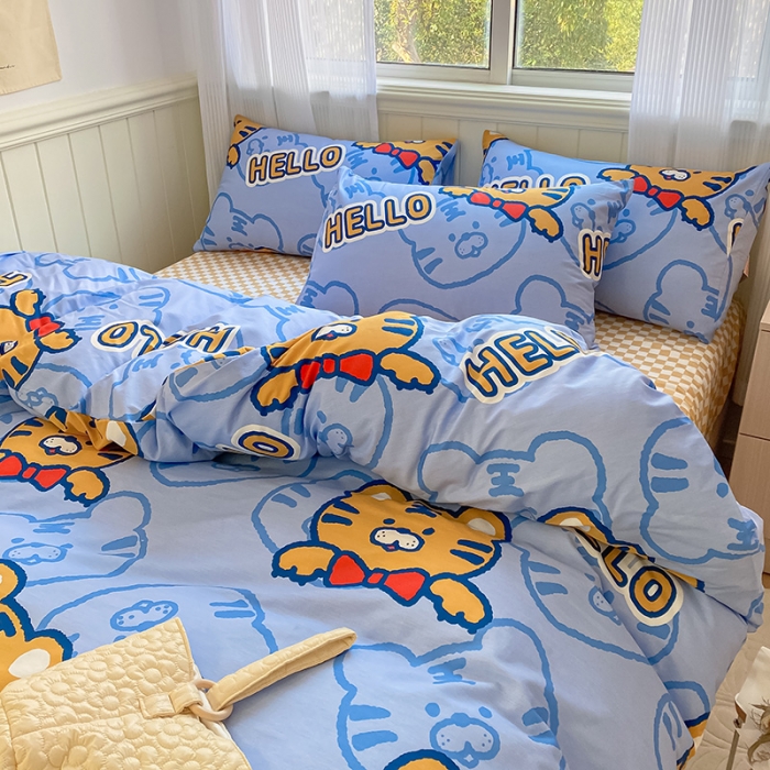 91家纺网 家纺一手货源 找家纺 桃子家居 2022新款ins小清新奶油卡通纯棉系列四件套 蓝色虎先森