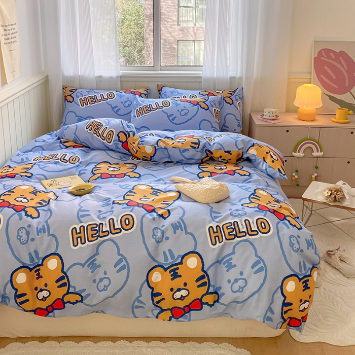 91家纺网 家纺一手货源 找家纺 桃子家居 2022新款ins小清新奶油卡通纯棉系列四件套 蓝色虎先森