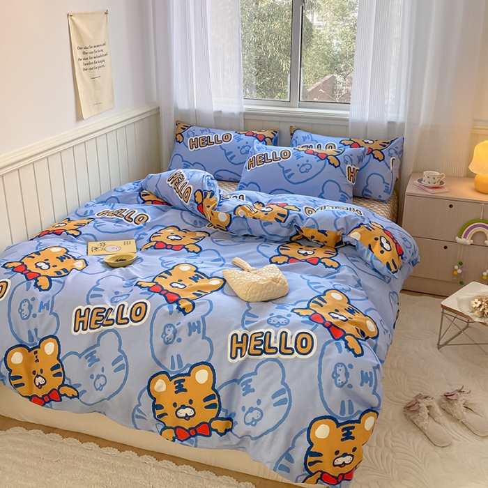 91家纺网 家纺一手货源 找家纺 桃子家居 2022新款ins小清新奶油卡通纯棉系列四件套 蓝色虎先森