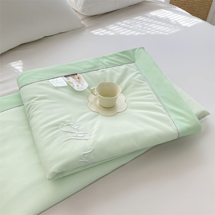 91家纺网 家纺一手货源 找家纺 米乐被业2025新款凉感绣花大豆夏被空调被被子被芯果绿