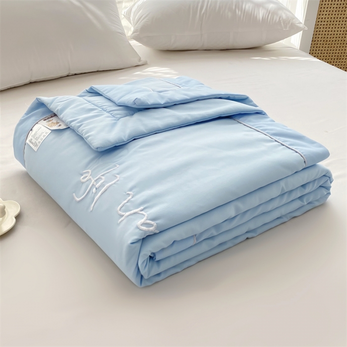 91家纺网 家纺一手货源 找家纺 米乐被业2025新款凉感绣花大豆夏被空调被被子被芯天空蓝