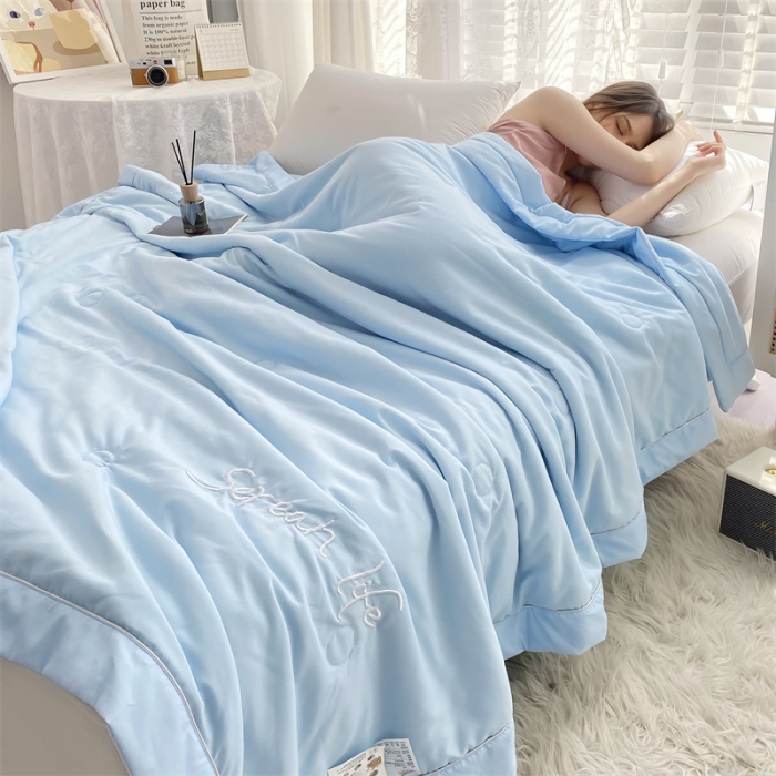 91家纺网 家纺一手货源 找家纺 米乐被业2025新款凉感绣花大豆夏被空调被被子被芯天空蓝