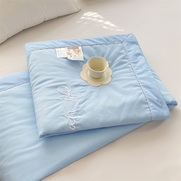 91家纺网 家纺一手货源 找家纺 米乐被业2025新款凉感绣花大豆夏被空调被被子被芯天空蓝