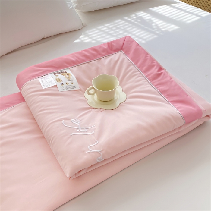 91家纺网 家纺一手货源 找家纺 米乐被业2025新款凉感绣花大豆夏被空调被被子被芯樱花粉