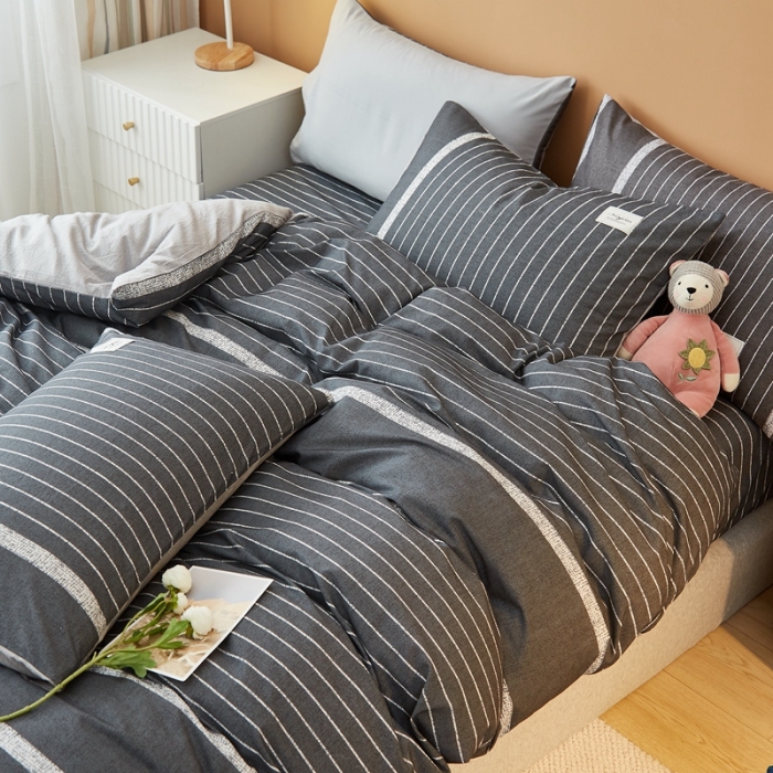 91家纺网 家纺一手货源 找家纺 宝士康 2023新款无印风系列四件套 深灰细条