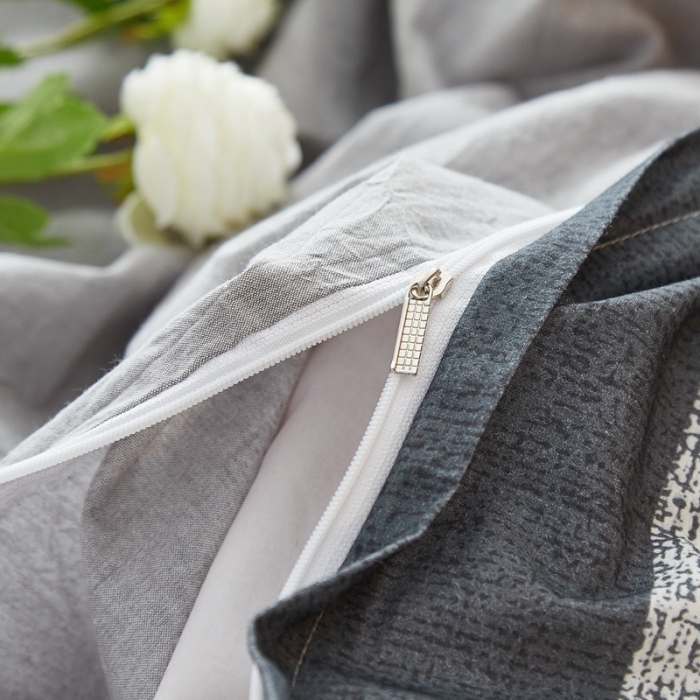 91家纺网 家纺一手货源 找家纺 宝士康 2023新款无印风系列四件套 深灰细条