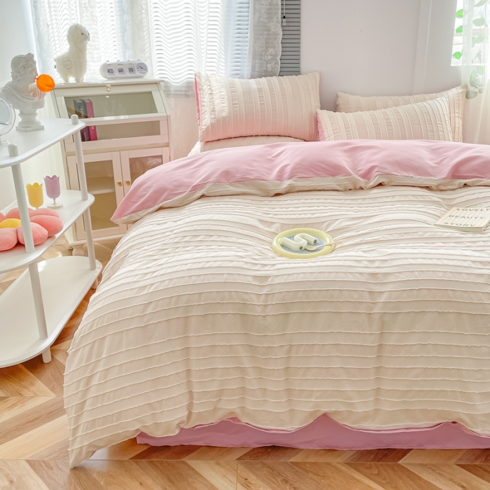 91家纺网 家纺一手货源 找家纺 古吉梦 2022新款剪花简约条系列四件套简约条-卡其+藕粉