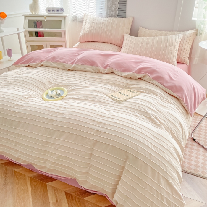 91家纺网 家纺一手货源 找家纺 古吉梦 2022新款剪花简约条系列四件套简约条-卡其+藕粉