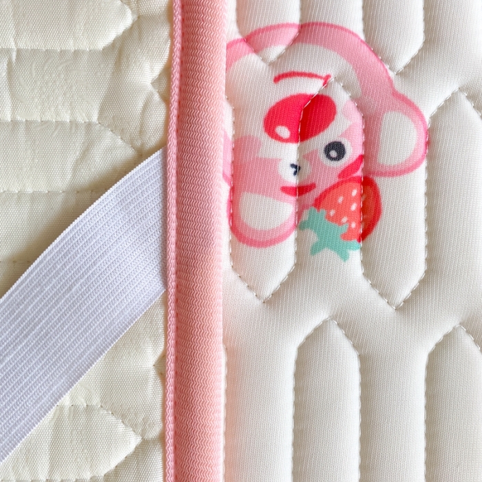 91家纺网 家纺一手货源 找家纺 朗莎家纺 2022新款可机洗凉感丝卡通乳胶凉席 草莓熊