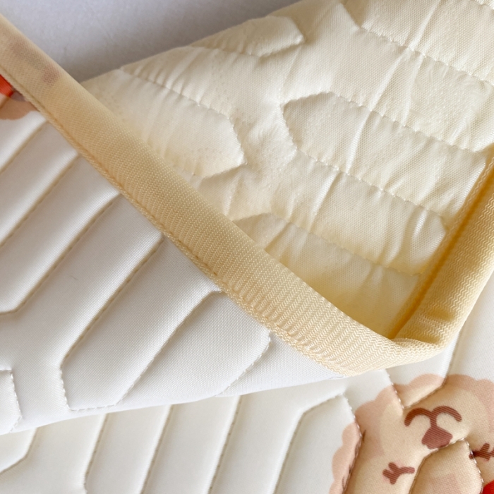 91家纺网 家纺一手货源 找家纺 朗莎家纺 2022新款可机洗凉感丝卡通乳胶凉席 达菲