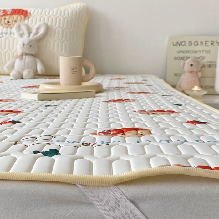 91家纺网 家纺一手货源 找家纺 朗莎家纺 2022新款可机洗凉感丝卡通乳胶凉席 达菲