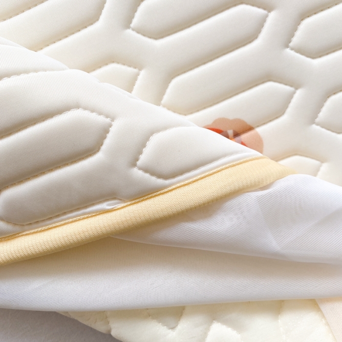 91家纺网 家纺一手货源 找家纺 朗莎家纺 2022新款可机洗凉感丝卡通乳胶凉席 达菲熊床笠