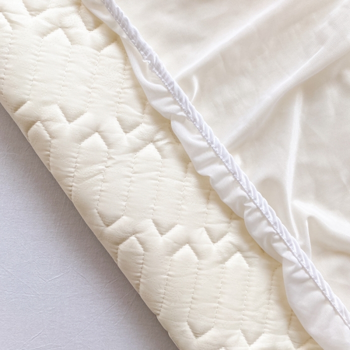 91家纺网 家纺一手货源 找家纺 朗莎家纺 2022新款可机洗凉感丝卡通乳胶凉席 达菲熊床笠