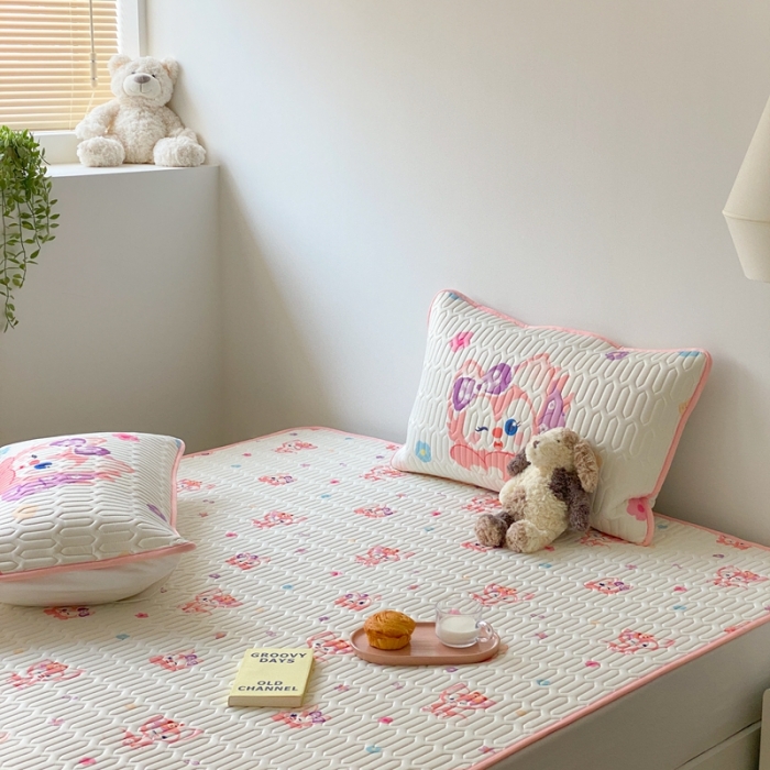 91家纺网 家纺一手货源 找家纺 朗莎家纺 2022新款可机洗凉感丝卡通乳胶凉席 琳娜贝尔