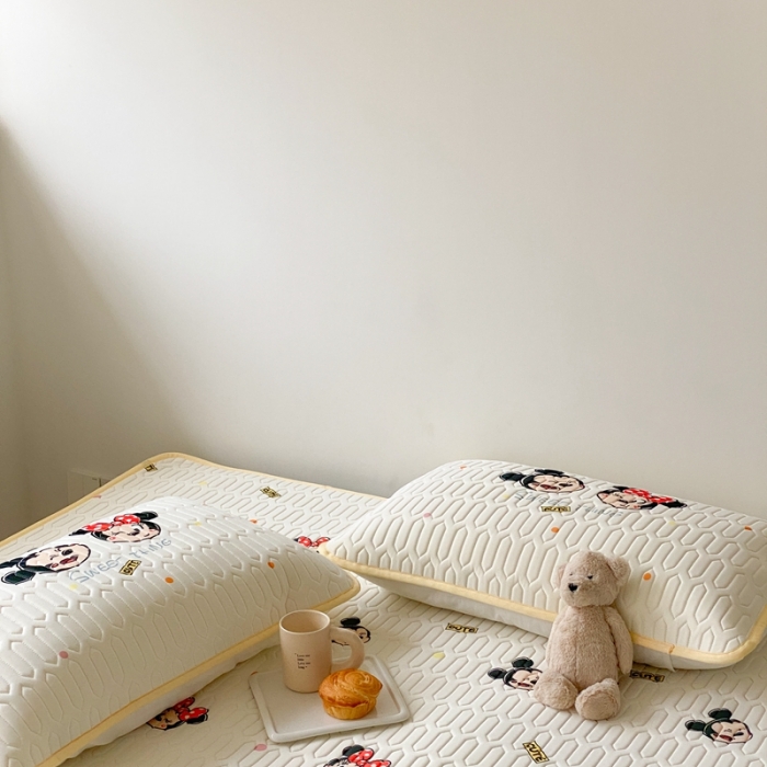 91家纺网 家纺一手货源 找家纺 朗莎家纺 2022新款可机洗凉感丝卡通乳胶凉席 米妮