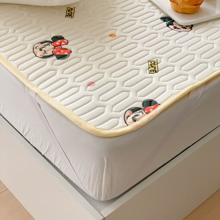 91家纺网 家纺一手货源 找家纺 朗莎家纺 2022新款可机洗凉感丝卡通乳胶凉席 米妮