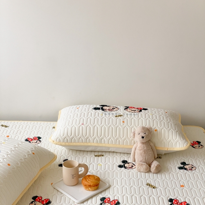 91家纺网 家纺一手货源 找家纺 朗莎家纺 2022新款可机洗凉感丝卡通乳胶凉席 米妮