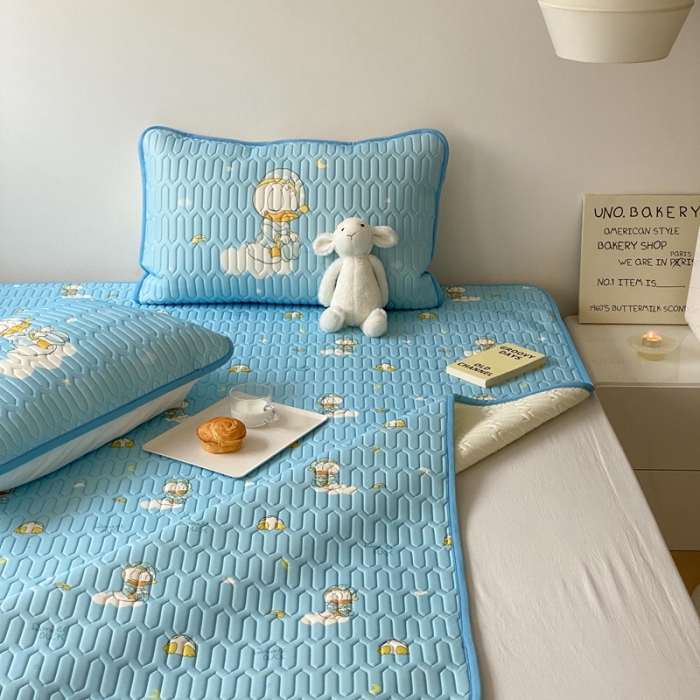 91家纺网 家纺一手货源 找家纺 朗莎家纺 2022新款可机洗凉感丝卡通乳胶凉席 唐老鸭